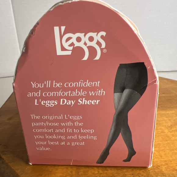 Vintage Leggs Day sheer Regular Nylon Pantyhose Panty Size Q Taupe - Picture 5 of 11